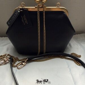 Coach Kisslock 16 in Black